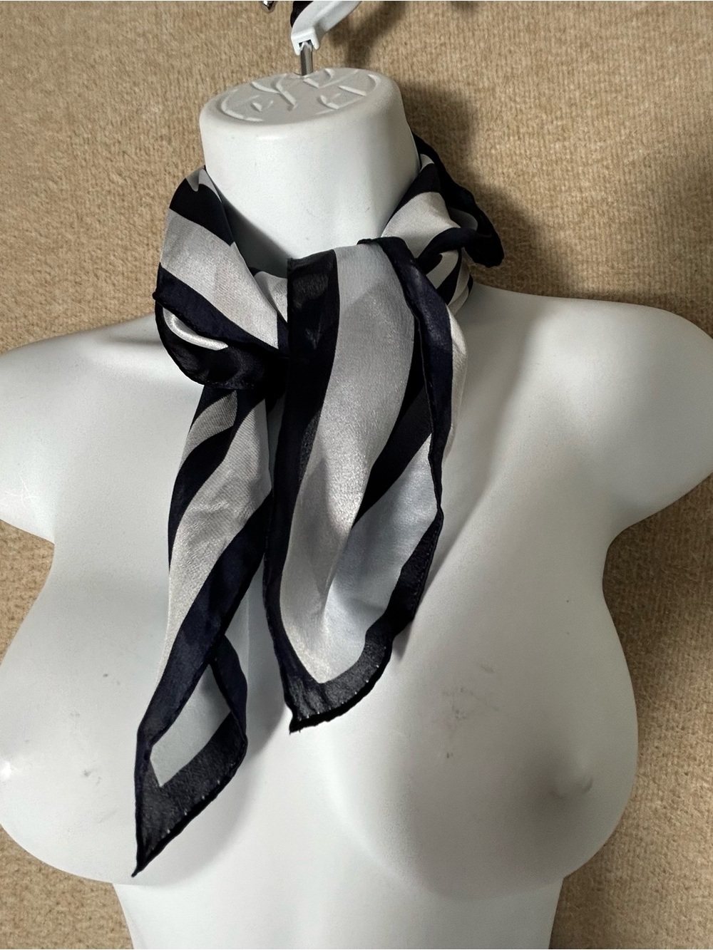 Elaine Gold Collection XIIX Silk Scarf Handkerchief Handbag Square Black‎ Grey